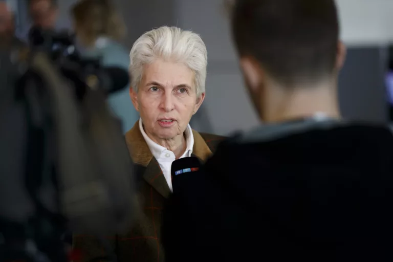 Marie-Agnes Strack-Zimmermann während eines Interviews im Bundestag