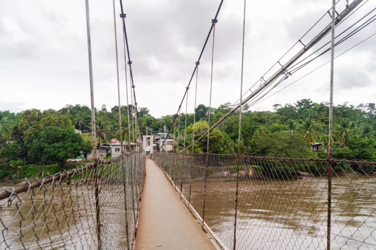 Die Brücke als Eingang zum wilden Darien-Dschungel (Symbolbild)