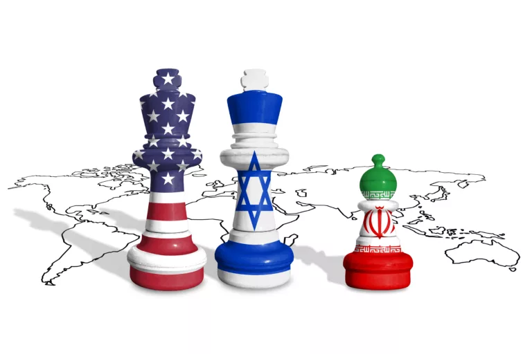 Schachfiguren USA, Israel und Iran (Symbolbild)