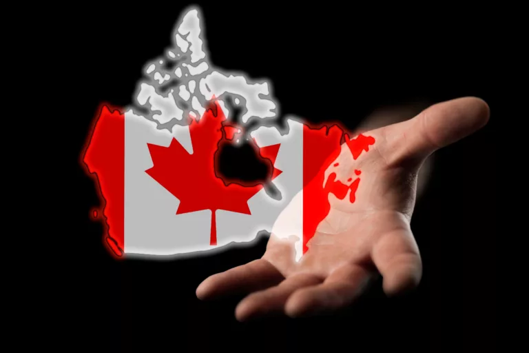 Karte Kanadas und Hand (Symbolbild)