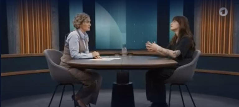 Heidi Reichinnek bei Caren Miosga